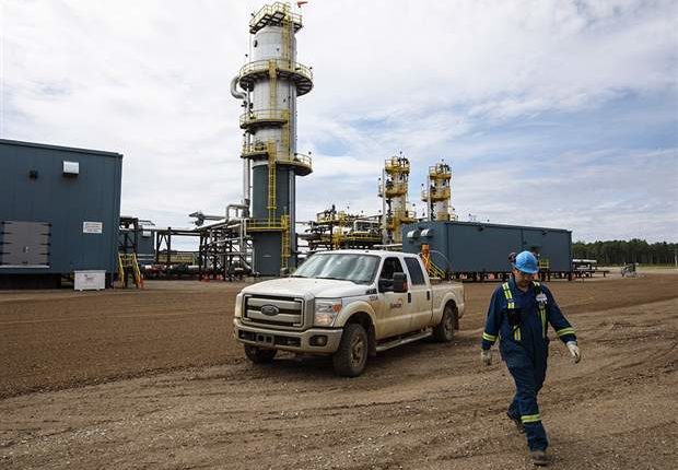 Rebirth of Alberta oilsands after Fort McMurray fire slowed by oil price slump